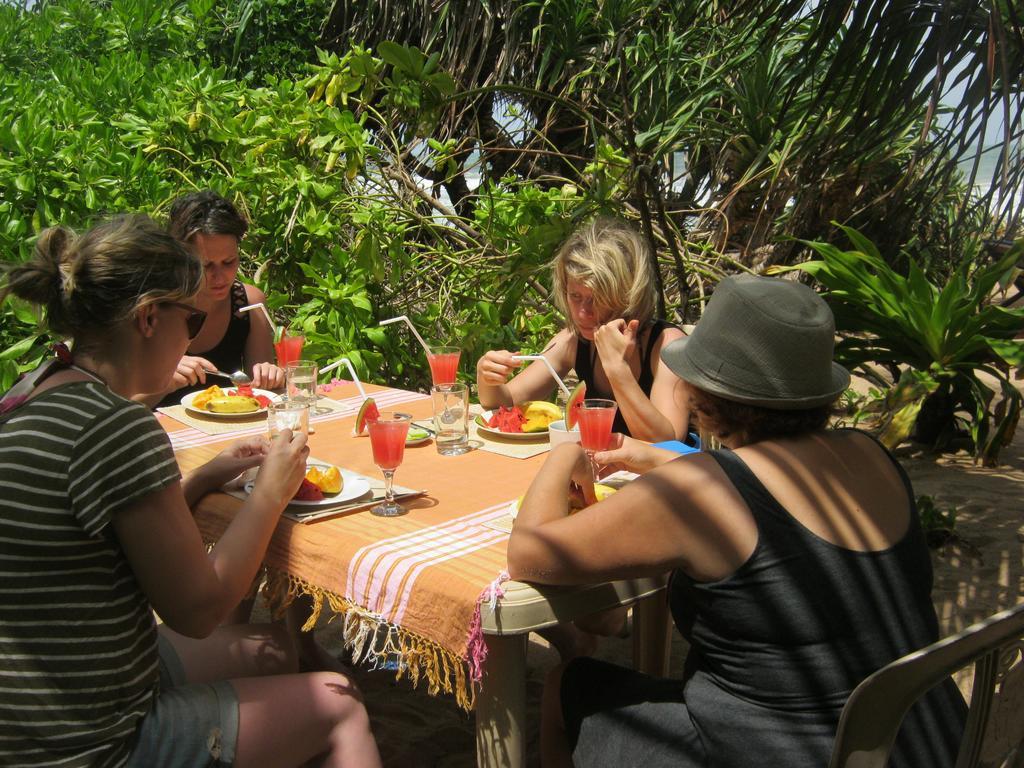 Arcade Beach Hotel Bentota Buitenkant foto